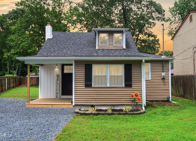 Property at 17 Mayfair Ct, Brick, NJ 08723, 3 beds, 1 bath