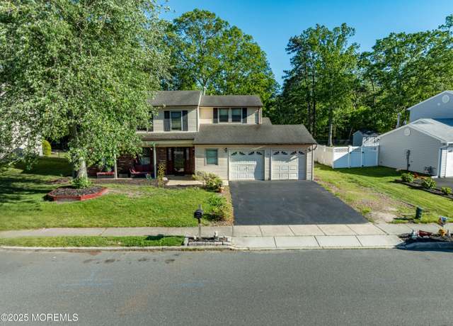 Property at 16 Markwood Dr, Howell, NJ 07731, 4 beds, 2.5 baths