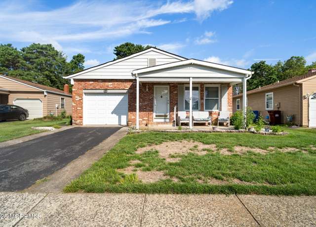 Property at 11 Selkirk Ave, Toms River, NJ 08757, 2 beds, 2 baths