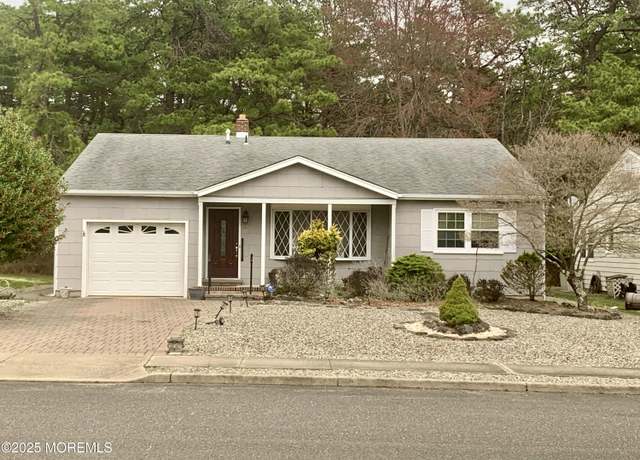 Property at 61 Oakfield Rd, Toms River, NJ 08757, 2 beds, 2 baths