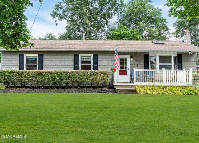 Property at 1425 Birmingham Ave, Toms River, NJ 08757, 3 beds, 1 bath