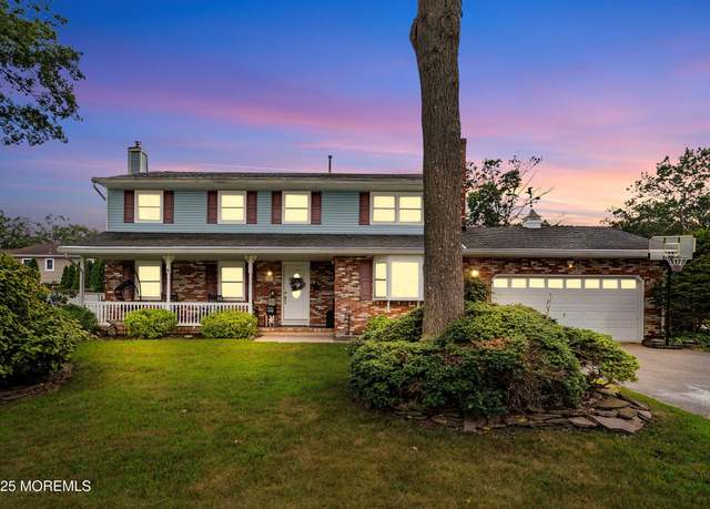 Property at 33 Jordan Dr, Toms River, NJ 08755, 4 beds, 2.5 baths