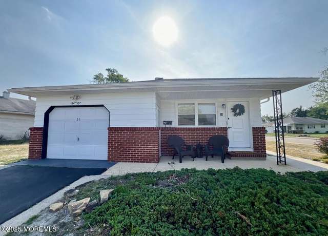 Property at 31 Guadeloupe Dr, Toms River, NJ 08757, 2 beds, 1 bath