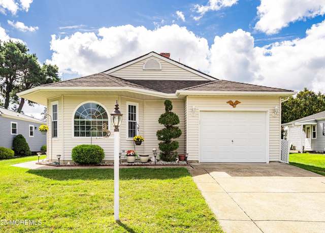 Property at 32 Kinkora Ct W, Toms River, NJ 08757, 2 beds, 2 baths