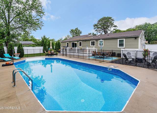 Property at 230 Cottonwood Dr, Brick, NJ 08723, 3 beds, 2 baths