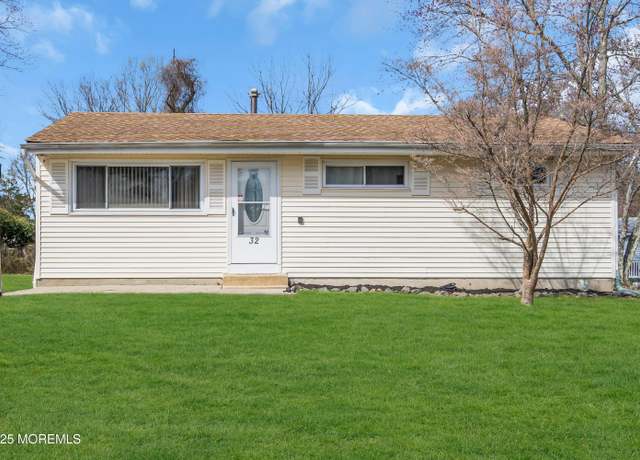 Property at 32 Dawn Cypress Ln, Jackson, NJ 08527, 3 beds, 1 bath
