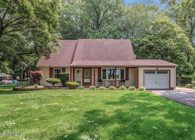 Property at 10 Patterson Ln, Manalapan, NJ 07726, 4 beds, 2 baths
