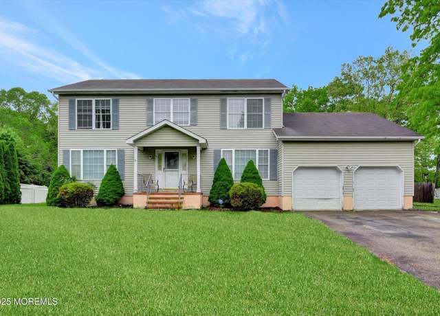 Property at 5 Isabella Dr, Lakewood, NJ 08701, 4 beds, 2.5 baths