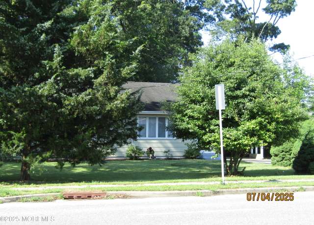 Property at 807 Bay Ave, Toms River, NJ 08753, 3 beds, 1.5 baths