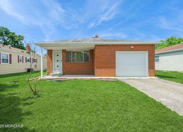 Property at 821 Jamaica Blvd, Toms River, NJ 08757, 2 beds, 2 baths