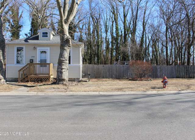 Property at 250 Forest Ave, Middletown, NJ 07748, 2 beds, 1 bath