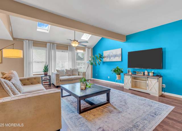 Property at 26 Morningside Ave, Keansburg, NJ 07734, 3 beds, 1.5 baths