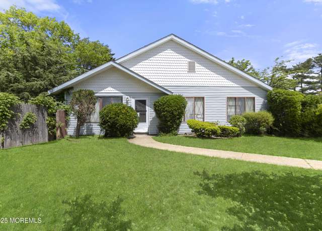 Property at 101 Williamsburg Ln, Lakewood, NJ 08701, 2 beds, 1 bath