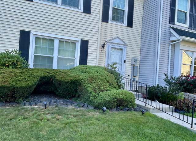 Property at 21 Byrnes Ln W, Sayreville, NJ 08872, 2 beds, 1.5 baths