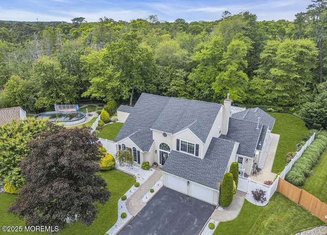 Property at 66 Holly Tree Ln, Toms River, NJ 08753, 6 beds, 3.5 baths