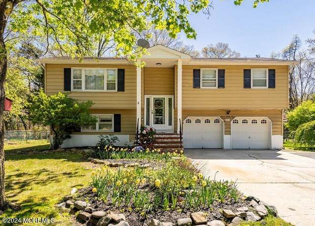 Property at 1124 E County Line Rd, Lakewood, NJ 08701, 4 beds, 1.5 baths