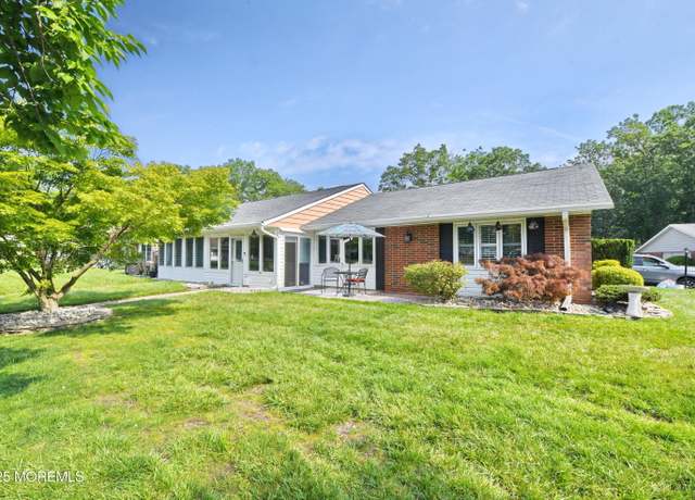 Property at 244D Jefferson Ct, Lakewood, NJ 08701, 2 beds, 1 bath