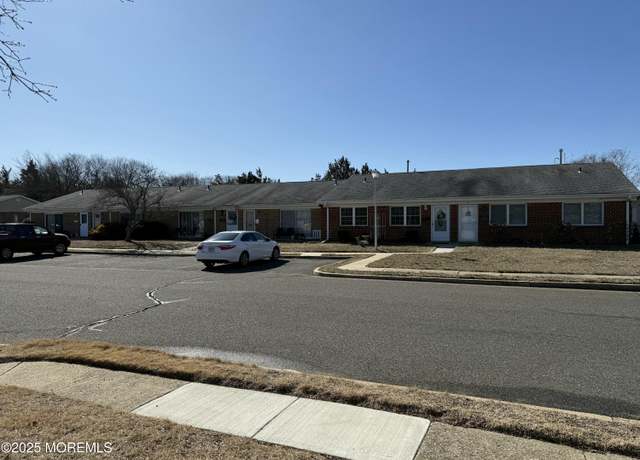 Property at 9 River Ln #135, Brick, NJ 08724, 1 bed, 1 bath