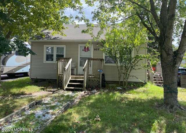 Property at 937 Mercer Ave, Brick, NJ 08723, 4 beds, 2 baths