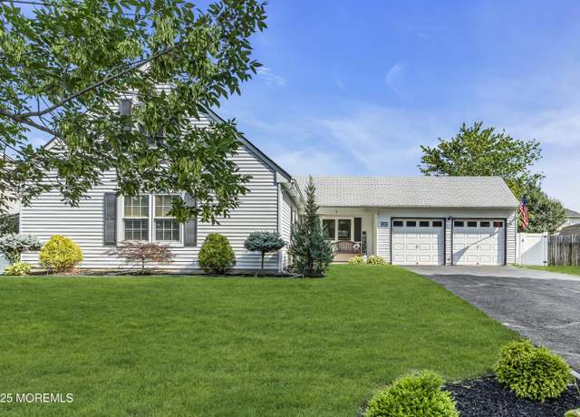 Property at 8 Blueberry Path, Howell, NJ 07731, 4 beds, 2.5 baths