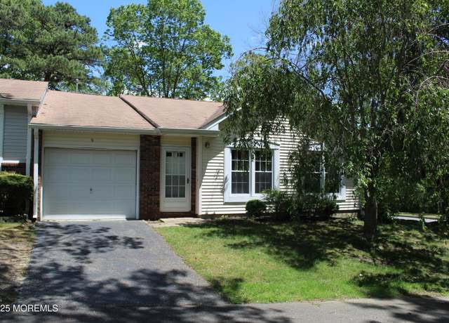 Property at 9 Raymond Ct, Lakewood, NJ 08701, 2 beds, 2 baths
