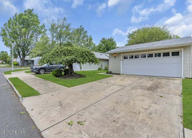 Property at 104 Chatham Dr Unit 104B, Monroe, NJ 08831, 3 beds, 2 baths