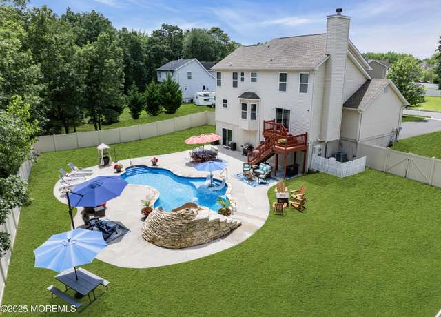 Property at 5 Maxim Ct, Jackson, NJ 08527, 4 beds, 2.5 baths