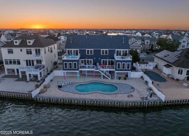 Property at 615 Bayview Dr, Toms River, NJ 08753, 6 beds, 4 baths