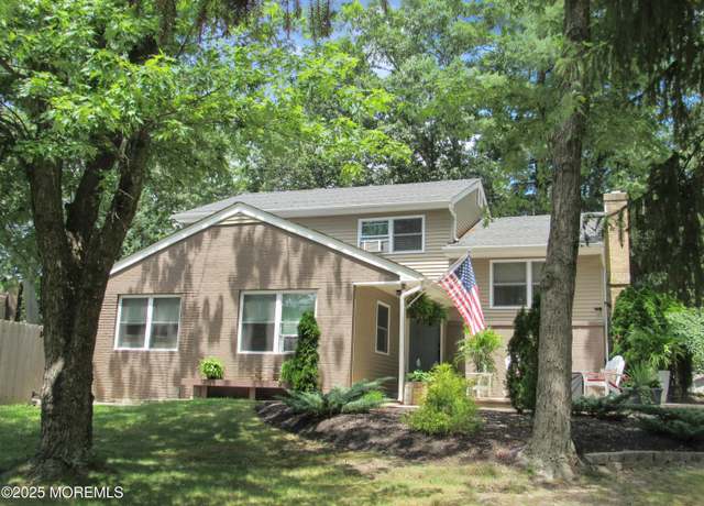 Property at 59 Sun Valley Rd, Toms River, NJ 08755, 3 beds, 1.5 baths