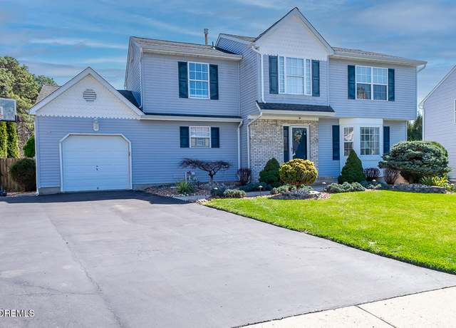 Property at 40 Gladiola Dr, Howell, NJ 07731, 4 beds, 2.5 baths