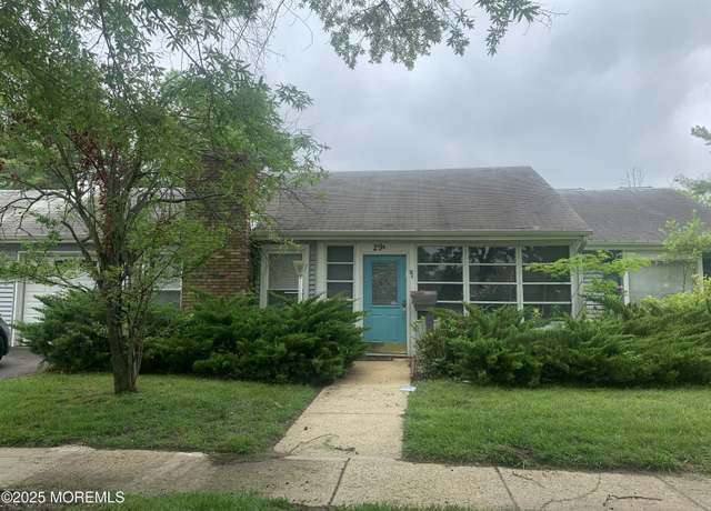 Property at 29B Carnation Dr, Lakewood, NJ 08701, 3 beds, 1.5 baths