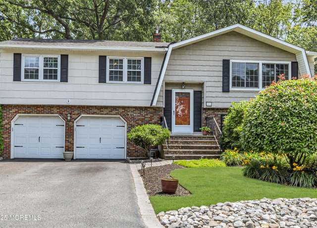 Property at 27 Greenhill Dr, Brick, NJ 08724, 4 beds, 2.5 baths