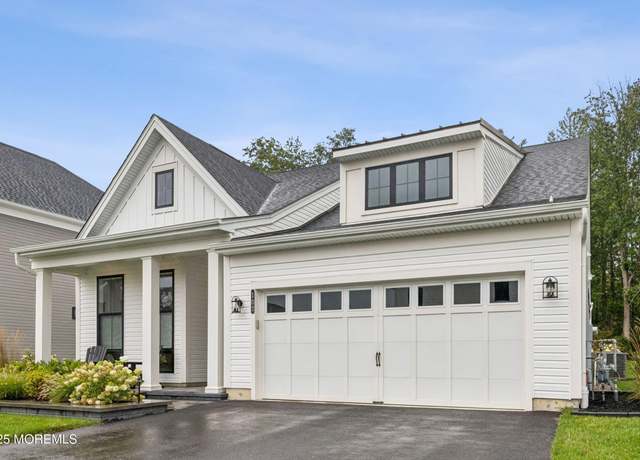 Property at 102 Grandview Cir, Farmingdale, NJ 07727, 2 beds, 2 baths