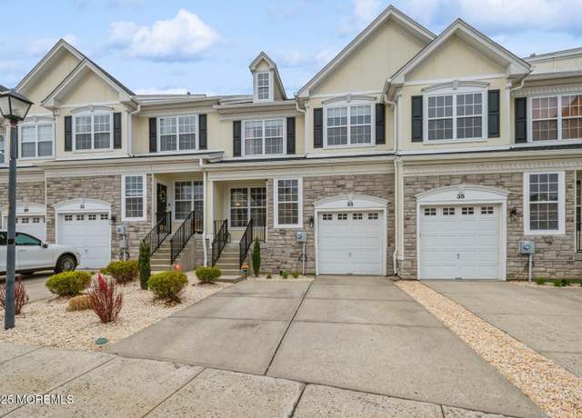 Property at 33 Brookfield Dr, Jackson, NJ 08527, 3 beds, 2.5 baths