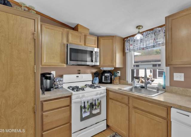 Property at 3 Cedar Ct, Manalapan, NJ 07726, 3 beds, 2 baths
