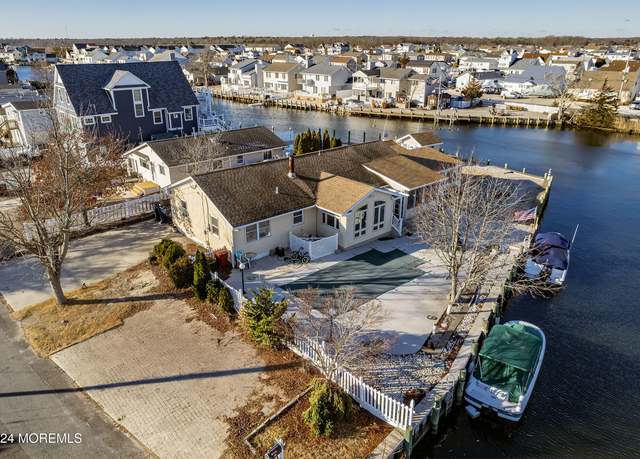 Property at 12 Carlyle Dr, Berkeley, NJ 08721, 4 beds, 2 baths