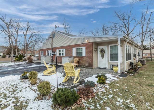 Property at 3 Pine St Unit D, Toms River, NJ 08757, 1 bed, 1 bath