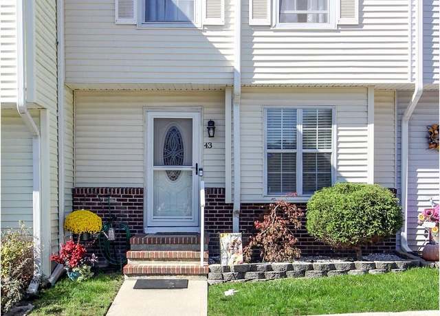 Property at 43 Renee Ct, Jackson, NJ 08527, 3 beds, 2.5 baths