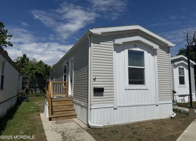 Property at 4 Avenue D, Hazlet, NJ 07734, 2 beds, 1 bath