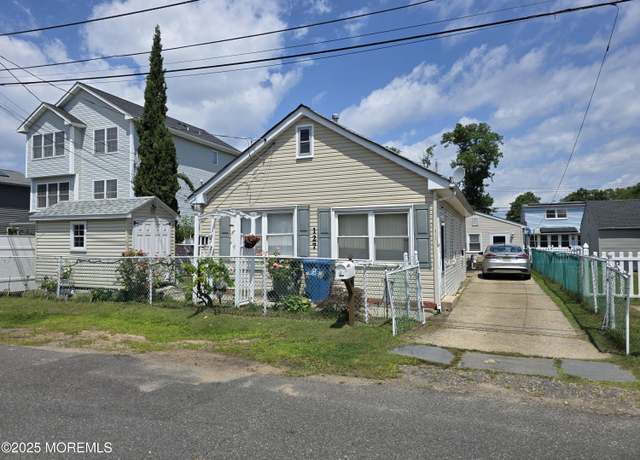 Property at 127 7th St, Hazlet, NJ 07734, 5 beds, 3 baths