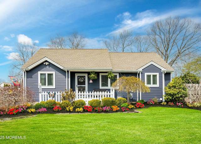 Property at 226 Atlantis Ave, Manahawkin, NJ 08050, 3 beds, 2 baths