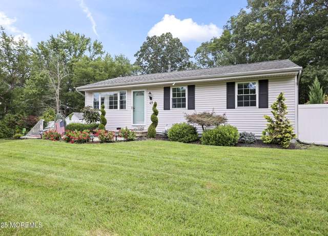 Property at 49 Redwood Pl, Jackson, NJ 08527, 3 beds, 1 bath