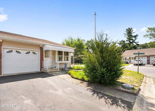 Property at 1 B Potomac Ln, Whiting, NJ 08759, 2 beds, 1.5 baths