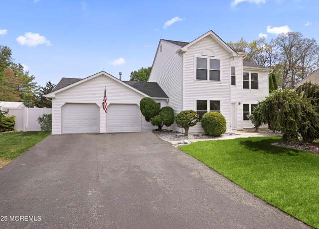 Property at 29 Silverbrooke Cir, Howell, NJ 07731, 3 beds, 2.5 baths