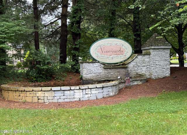 Property at 67 Erin Dr, Jackson, NJ 08527, 5 beds, 3.5 baths