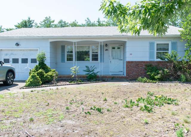 Property at 30 Sherwood Ln, Toms River, NJ 08757, 2 beds, 1 bath