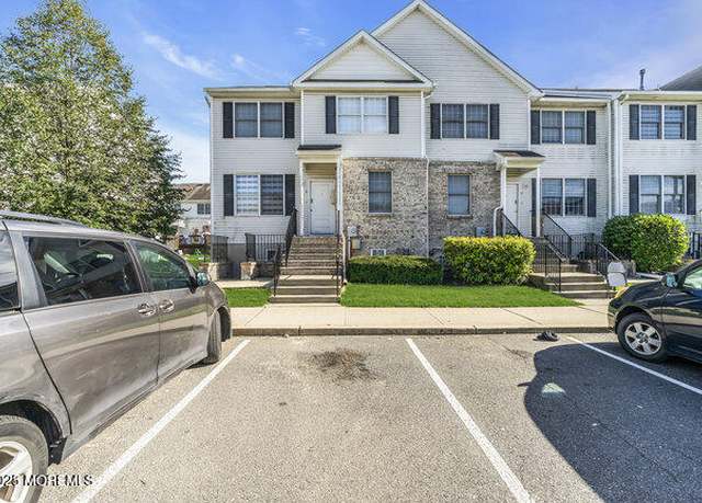 Property at 22 Empire Ln, Lakewood, NJ 08701, 5 beds, 2.5 baths