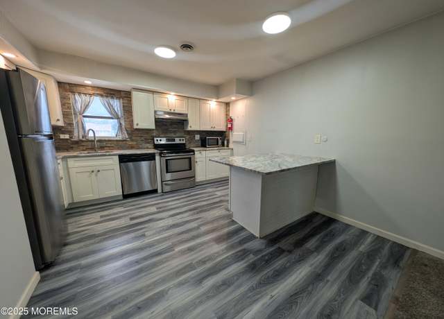 Property at 44J Cambridge Ct #2010, Lakewood, NJ 08701, 1 bed, 1 bath