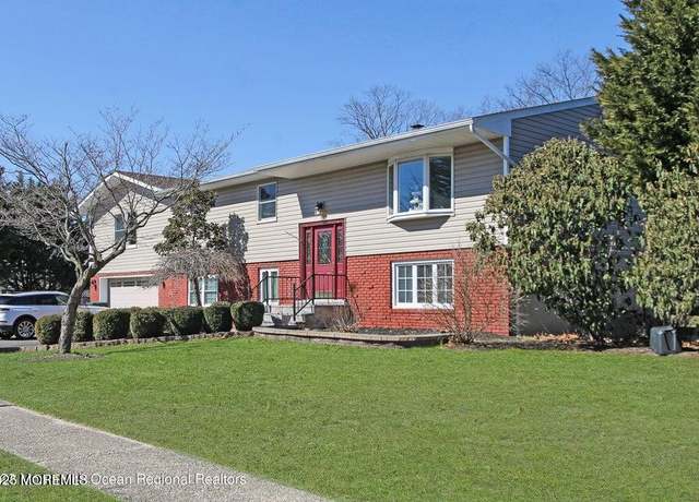 Property at 114 Greymoor Rd, Howell, NJ 07731, 6 beds, 3 baths