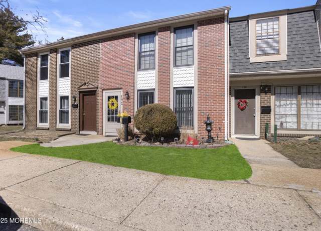 Property at 192 Coventry Dr, Lakewood, NJ 08701, 3 beds, 1.5 baths